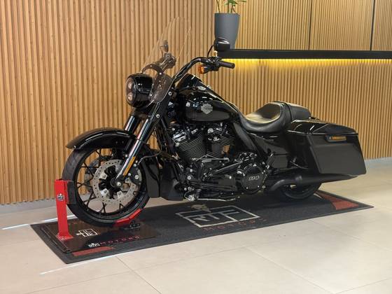 HARLEY-DAVIDSON ROAD KING SPECIAL 